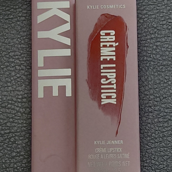 Kylie Cosmetics - Picture 3 of 3